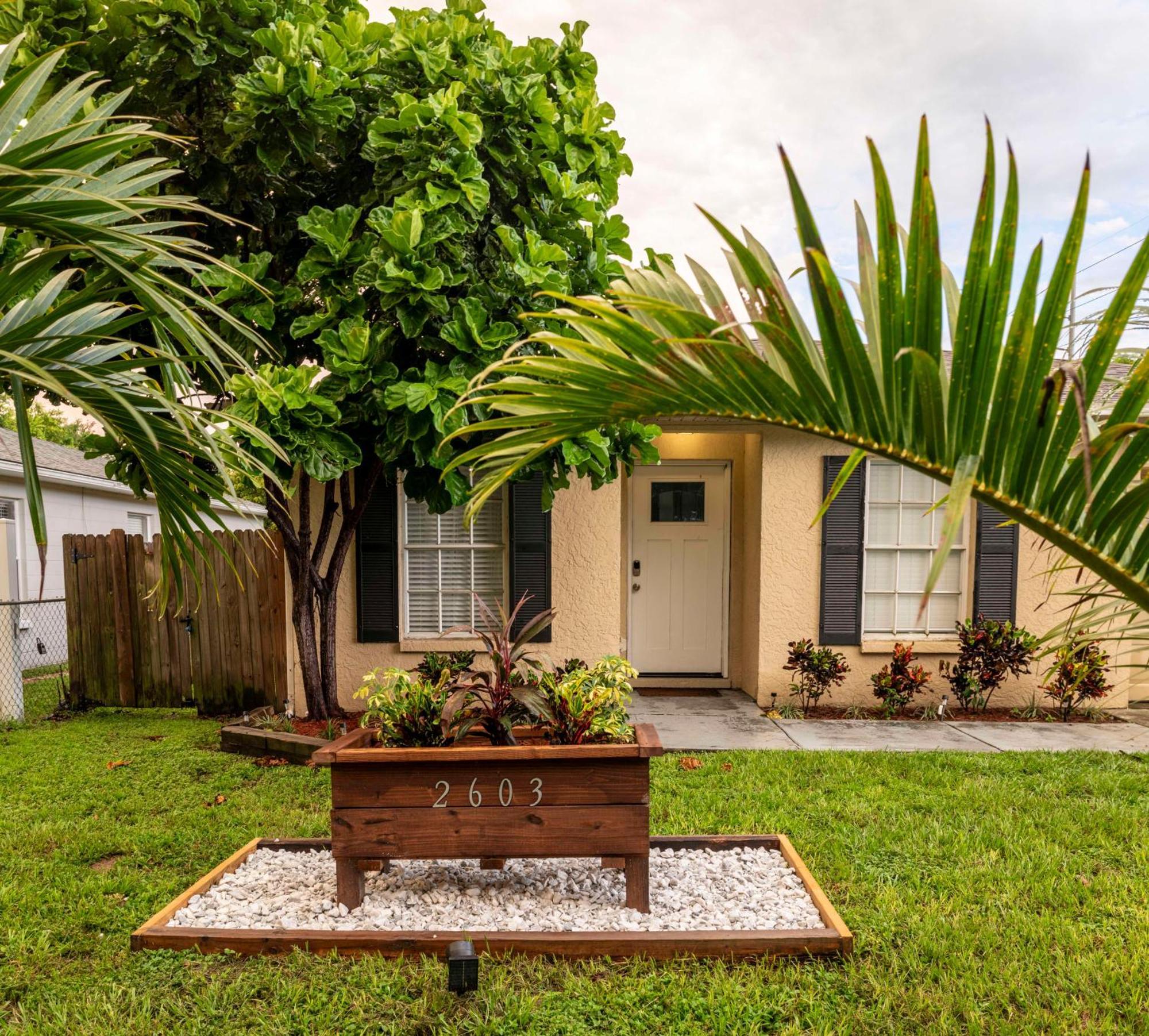 Upscale Ybor House With Outdoor Living Space Tampa Exterior photo
