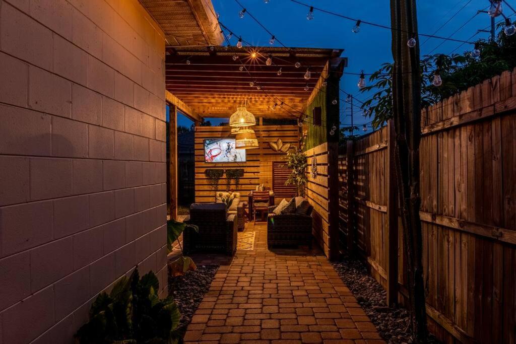 Upscale Ybor House With Outdoor Living Space Tampa Exterior photo