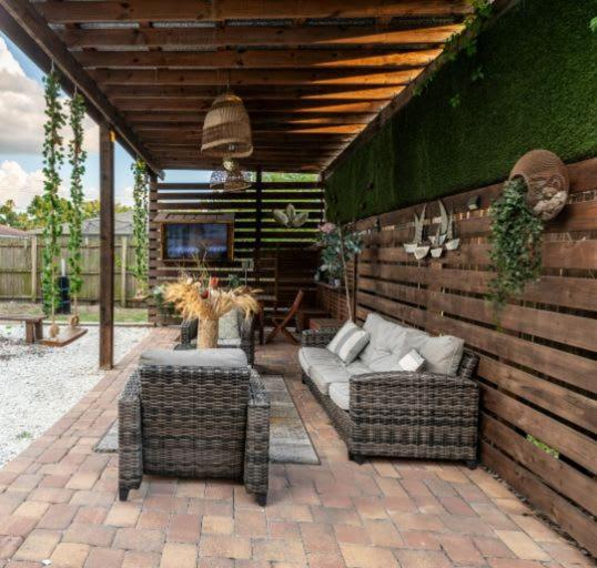 Upscale Ybor House With Outdoor Living Space Tampa Exterior photo