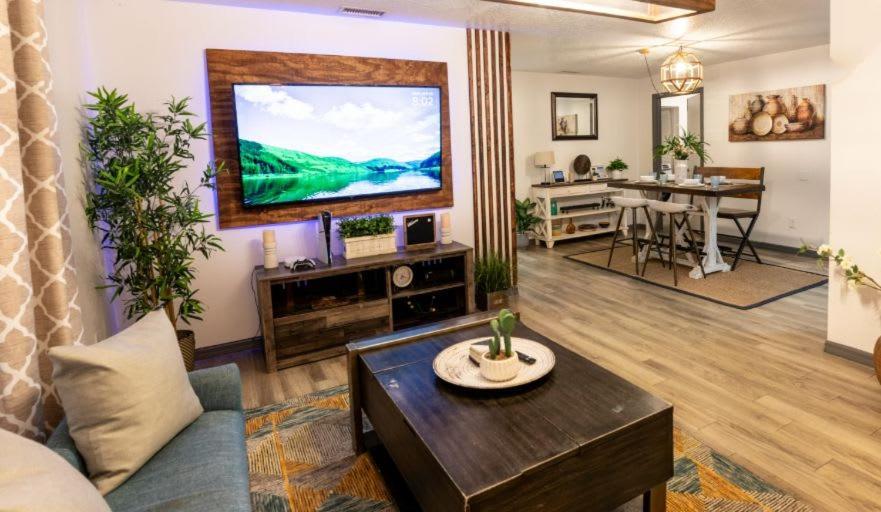 Upscale Ybor House With Outdoor Living Space Tampa Exterior photo