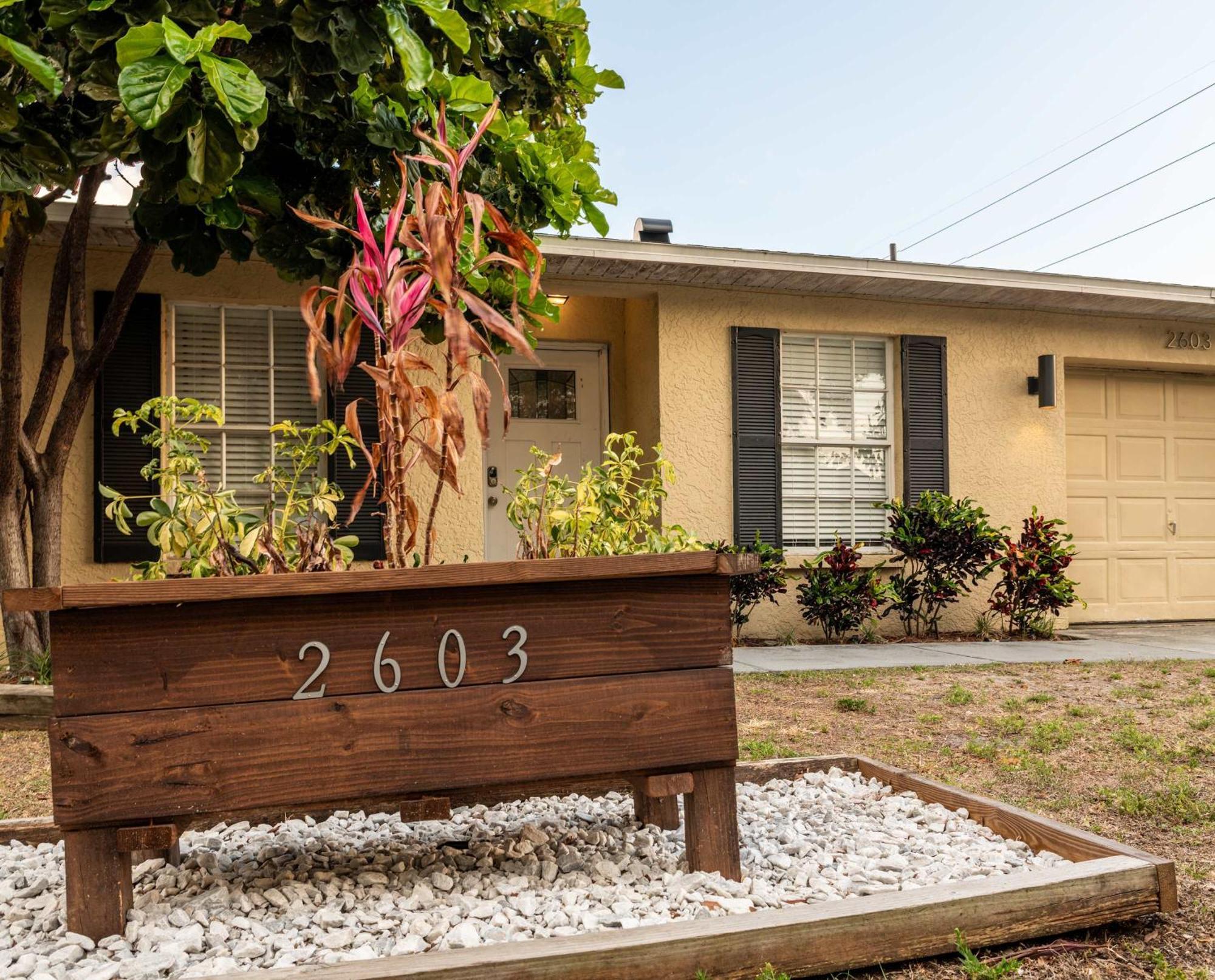 Upscale Ybor House With Outdoor Living Space Tampa Exterior photo