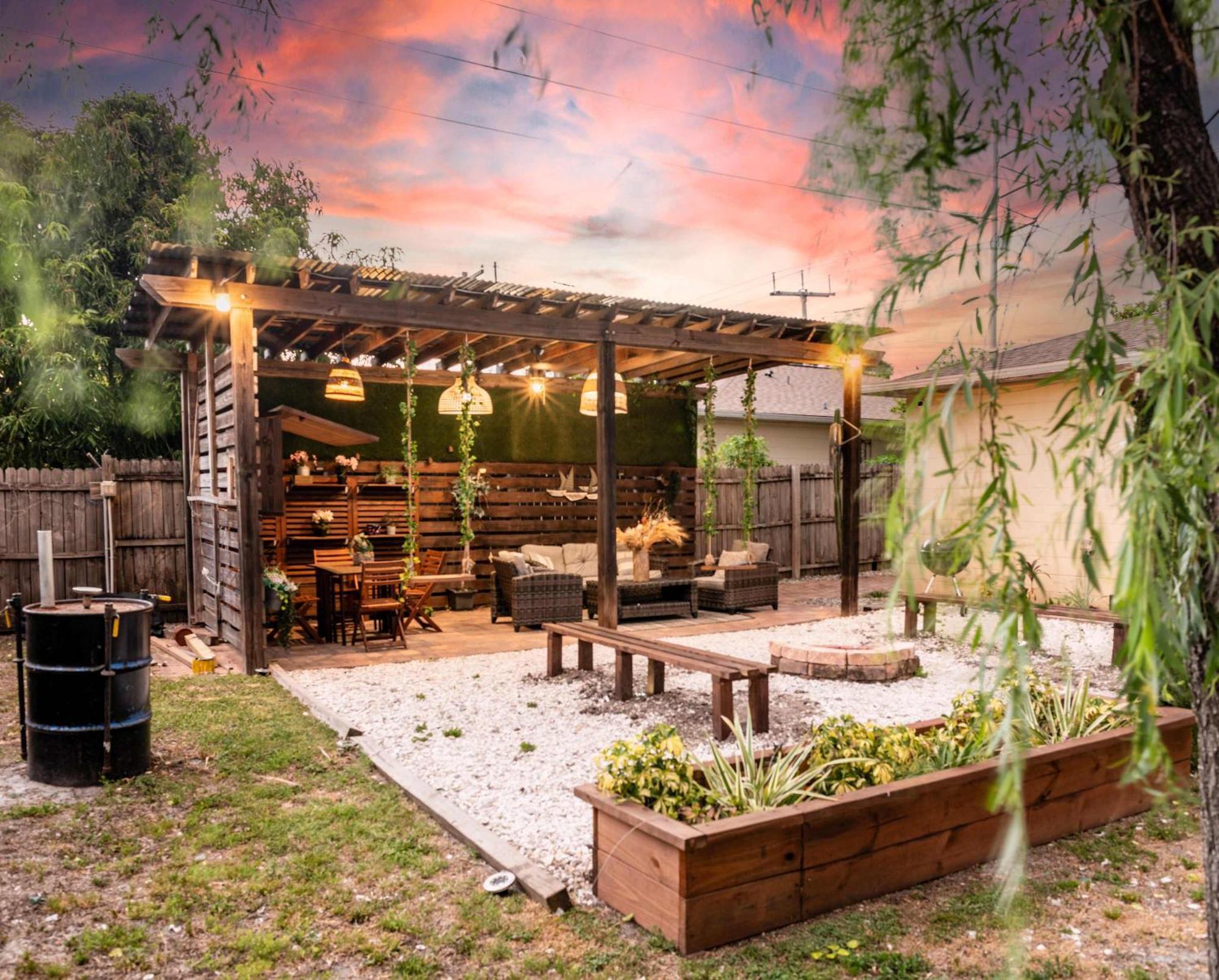 Upscale Ybor House With Outdoor Living Space Tampa Exterior photo